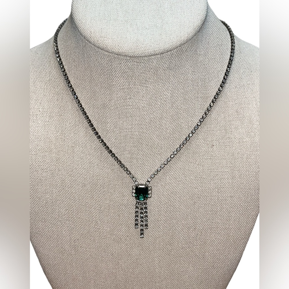 Vintage Clear and Emerald Green Rhinestone Necklace - Picture 2 of 5